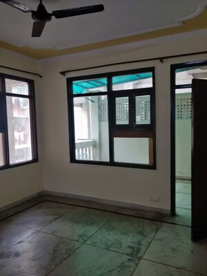 Room in 3.5 BHK Apartment at Dwarka – for Rent