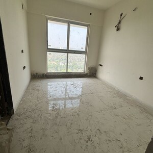 Room in 3 BHK Apartment at Sheth Avante, Mumbai Central Suburbs – for Sale