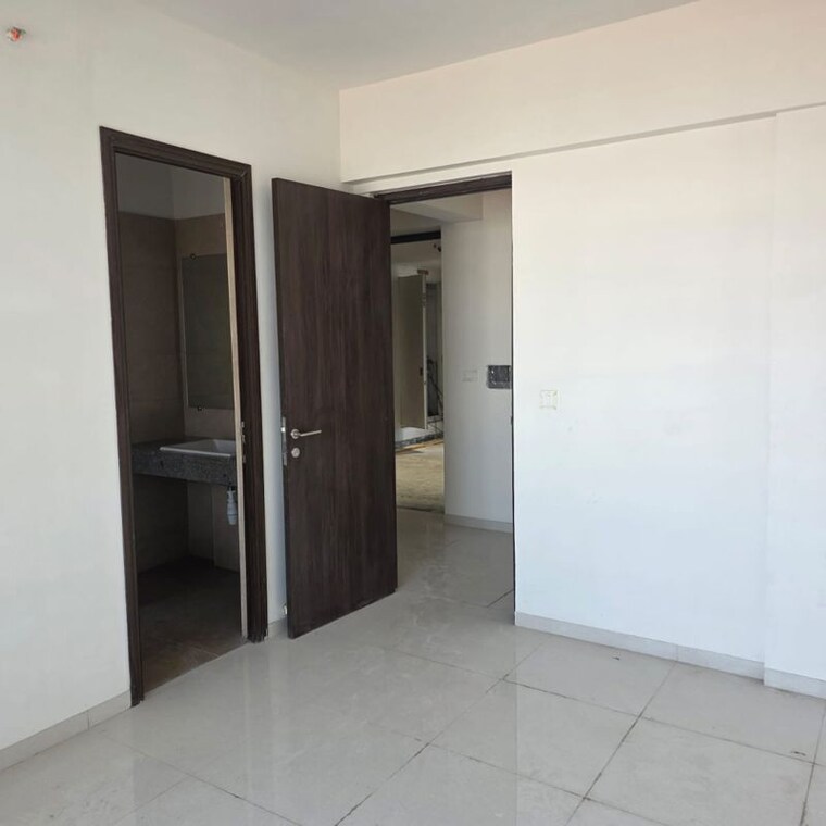 Room, bandra east 5 Bedroom 1800 Sq.Ft. Apartment In Bandra East Mumbai 9862705