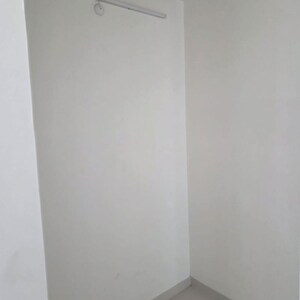 Room in 5 BHK Apartment at Bandra East – for Rent