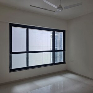 Room in 5 BHK Apartment at Bandra East – for Rent