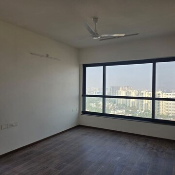 Room in 5 BHK Apartment at Bandra East – for Rent