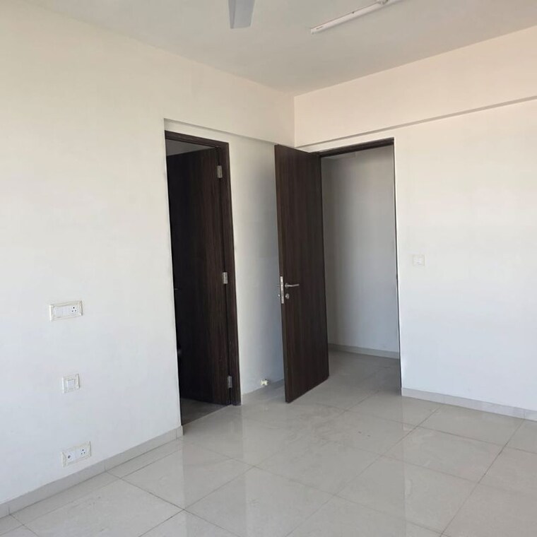 Room, bandra east 5 Bedroom 1800 Sq.Ft. Apartment In Bandra East Mumbai 9862705
