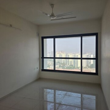 Room in 5 BHK Apartment at Bandra East – for Rent