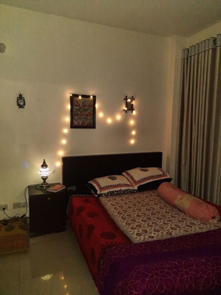 Room, vineet khand Pg For Girls In Vineet Khand 9862719