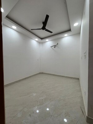 Room in 3 BHK Builder Floor at South Delhi – for Sale