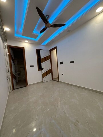 Room in 3 BHK Builder Floor at South Delhi – for Sale