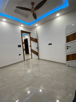 Room in 3 BHK Builder Floor at South Delhi – for Sale