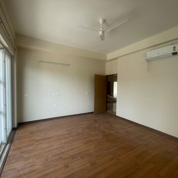 Room in 3 BHK Apartment at Adani Oyster Greens, Sector 102a – for Rent