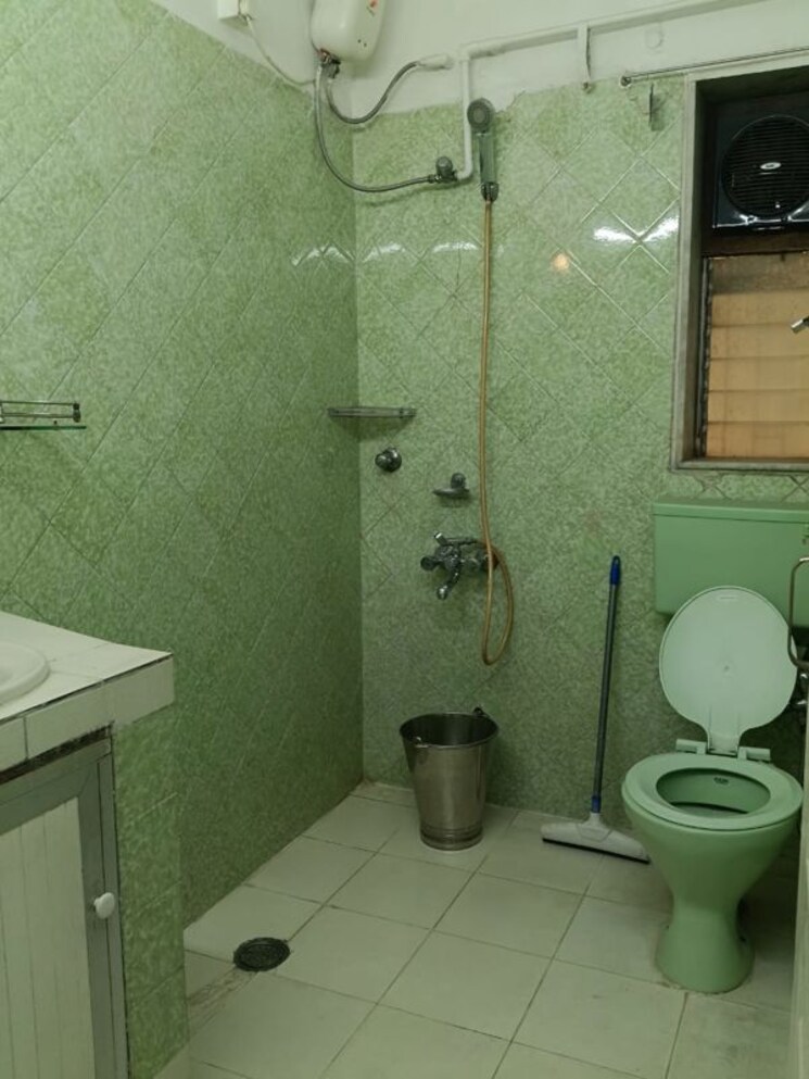 Bathroom, goregaon east 2 Bedroom 750 Sq.Ft. Apartment In Goregaon East Mumbai 9862999