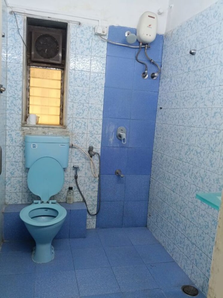 Attached Bathroom, goregaon east 2 Bedroom 750 Sq.Ft. Apartment In Goregaon East Mumbai 9862999