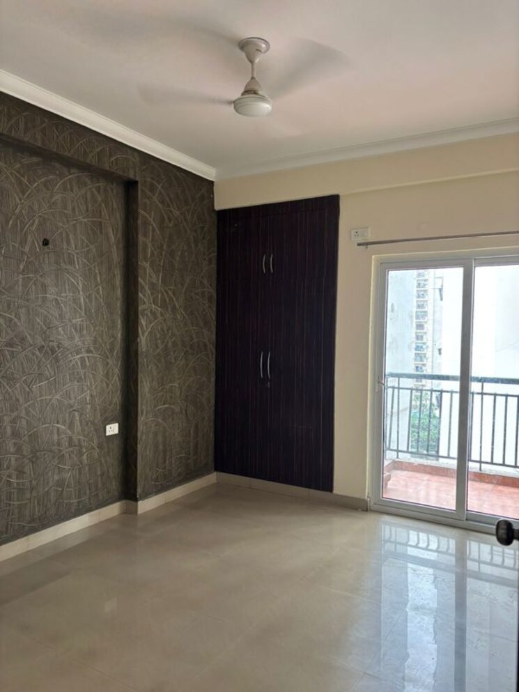 Room, nimbus-the-hyde-park 4 Bedroom 2380 Sq.Ft. Apartment In Sector 78 Noida 9863031