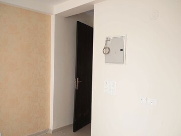 Room in 4 BHK Apartment at Nimbus The Hyde park, Sector 78 – for Rent