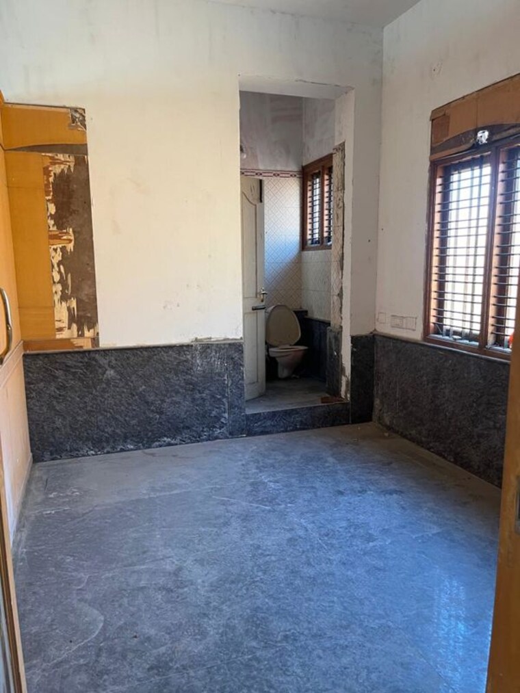 Room, hauz khas 4 Bedroom 600 Sq.Yd. Independent House In Hauz Khas Delhi 9863100