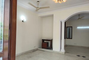 Room in 3 BHK Builder Floor at Paryavaran Complex – for Rent