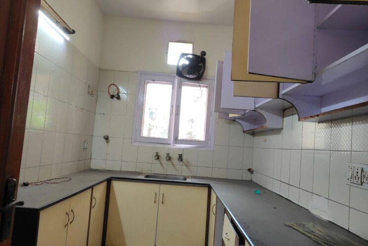 Kitchen, paryavaran complex 3 Bedroom 1800 Sq.Ft. Builder Floor In Paryavaran Complex Delhi 9855561