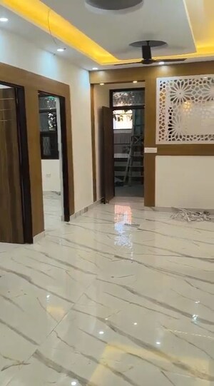 Parking in 2 BHK Builder Floor at Shalimar Garden Extension ii – for Sale