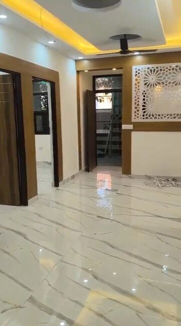 Parking in 2 BHK Builder Floor at Shalimar Garden Extension ii – for Sale