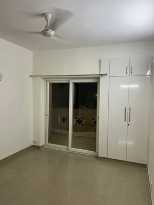 Room in 2 BHK Apartment at Mahagun Moderne, Sector 78 – for Rent