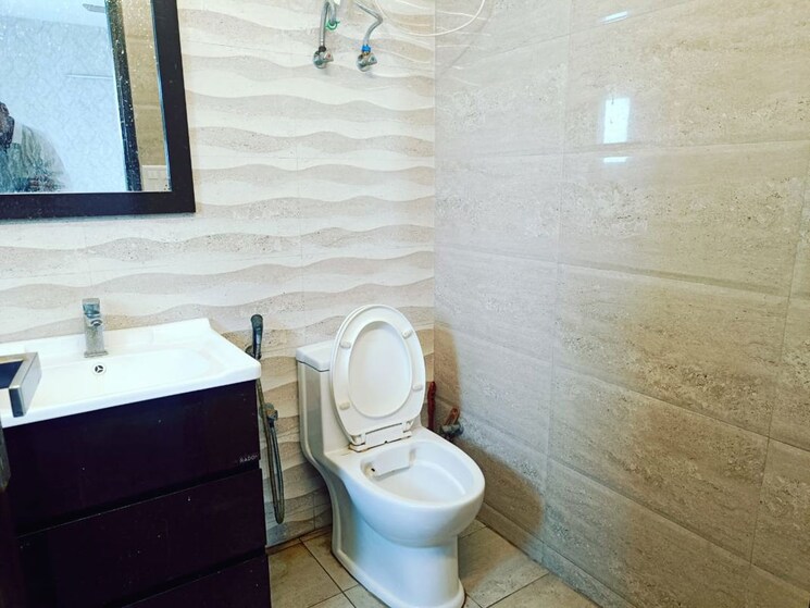 Bathroom, mahagun-moderne 3 Bedroom 1650 Sq.Ft. Apartment In Sector 78 Noida 9863320