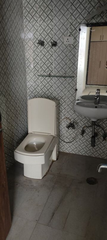 Bathroom in 3 BHK Builder Floor at Ansal API Palam Corporate Plaza, Sector 3 – for Sale