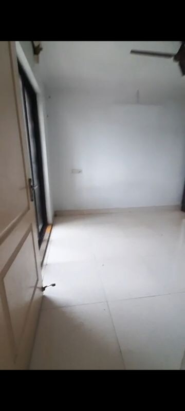 Room in 3 BHK Apartment at Cosmos Regency Kavesar, Kavesar – for Rent