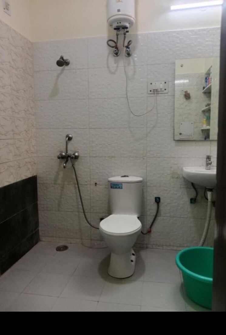 Bathroom, palam-vihar-residents-association 2 Bedroom 1500 Sq.Ft. Builder Floor In Palam Vihar Gurgaon 9541323
