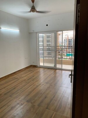 Room in 3 BHK Apartment at Mahagun Moderne, Sector 78 – for Rent
