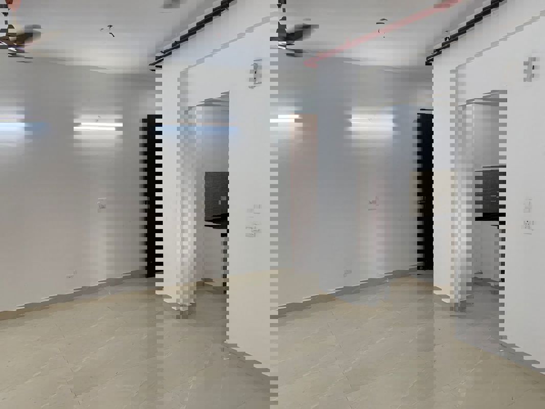 3 BHK + Servant Room Apartment For Rent in Mahagun Moderne