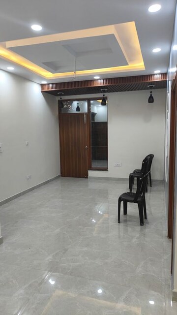 Room in 3.5 BHK Builder Floor at Palam Vihar Residents Association, Palam Vihar – for Rent