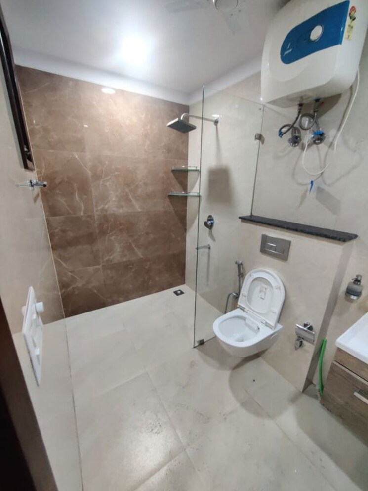 Bathroom, ansal-plaza-sector-23 3 Bedroom 1800 Sq.Ft. Builder Floor In Sector 23 Gurgaon 9493599