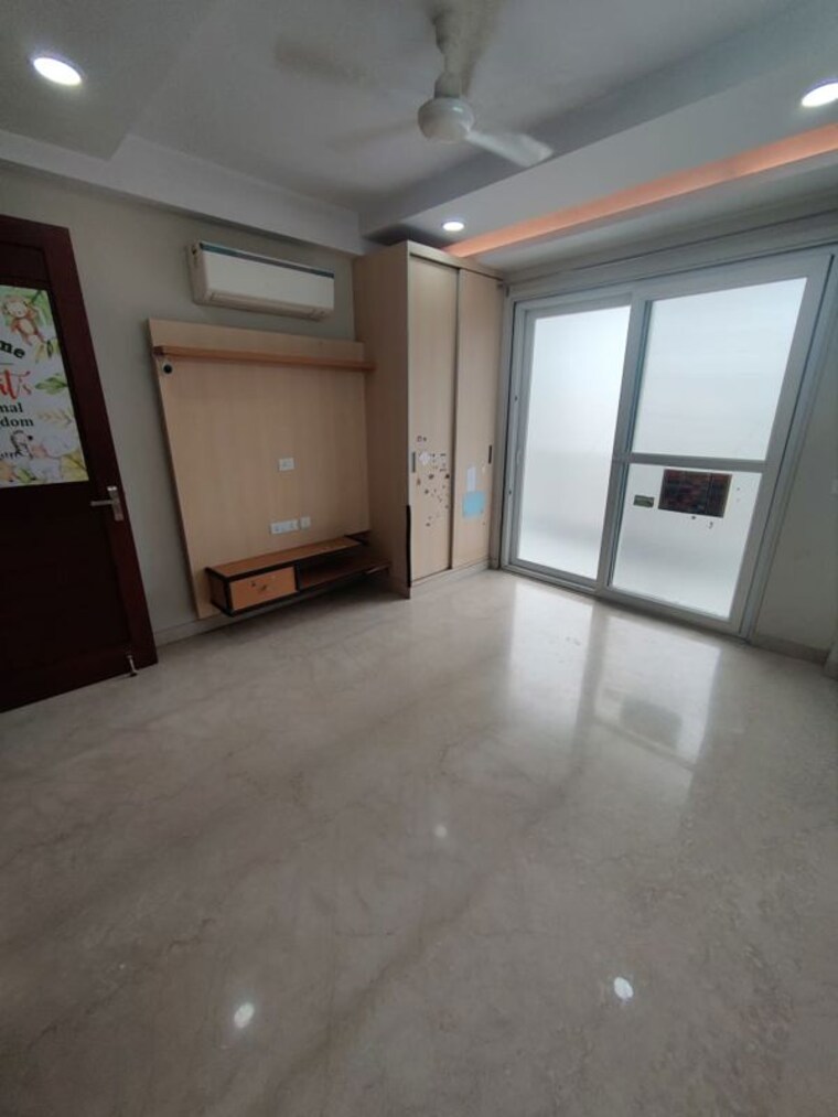Room, ansal-plaza-sector-23 3 Bedroom 1800 Sq.Ft. Builder Floor In Sector 23 Gurgaon 9493599