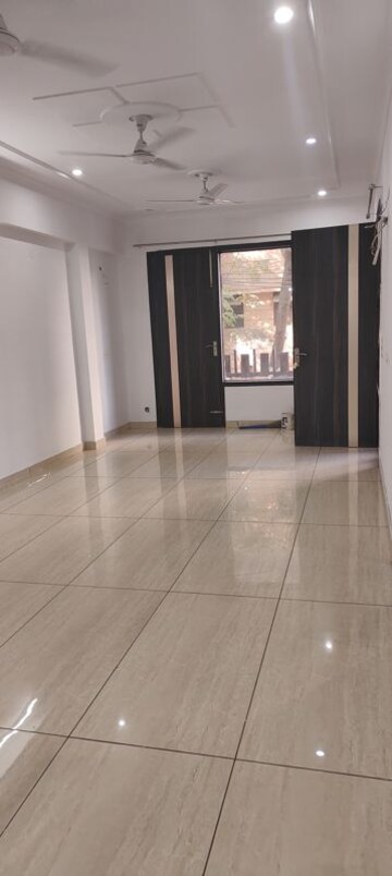 Room in 5 BHK Penthouse at Palam Vihar Residents Association, Palam Vihar – for Sale