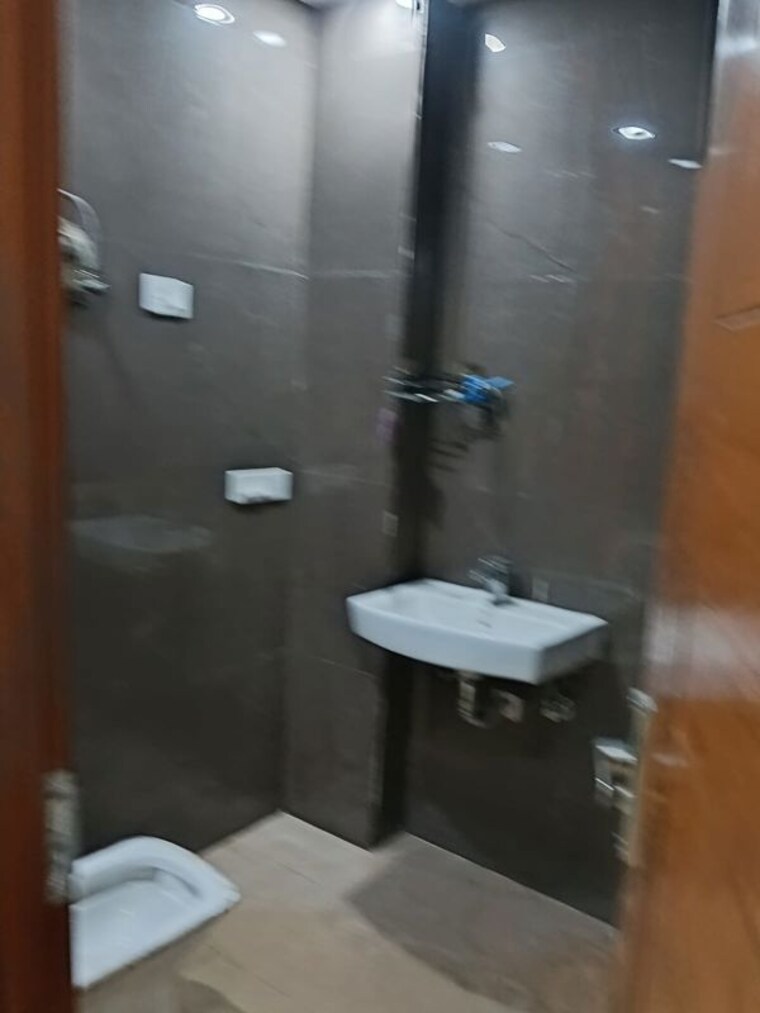 undefined, paryavaran complex 1 Bedroom 450 Sq.Ft. Builder Floor In Paryavaran Complex Delhi 9863458