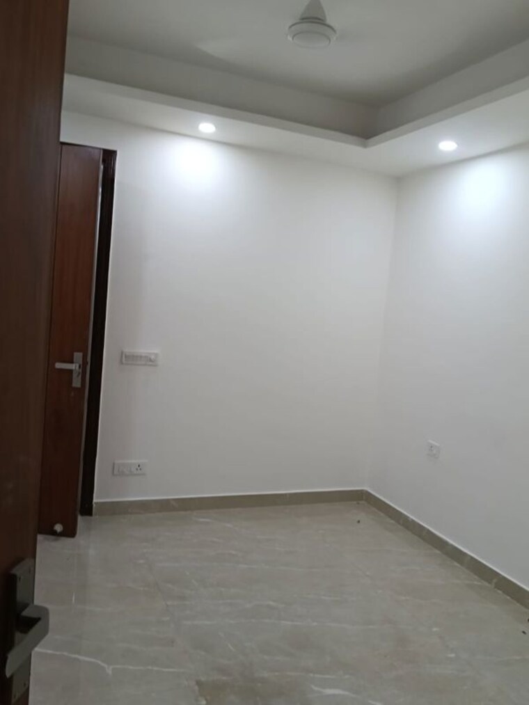 Room, paryavaran complex 1 Bedroom 450 Sq.Ft. Builder Floor In Paryavaran Complex Delhi 9863458