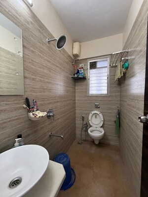 Bathroom in 1.5 BHK Apartment at Sanskruti Splendour, Dahisar East – for Sale