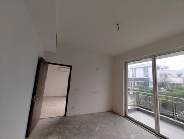 Room in 4 BHK Villa at Godrej Golf Links Evoke, Sector 27 Yamuna Expressway – for Sale