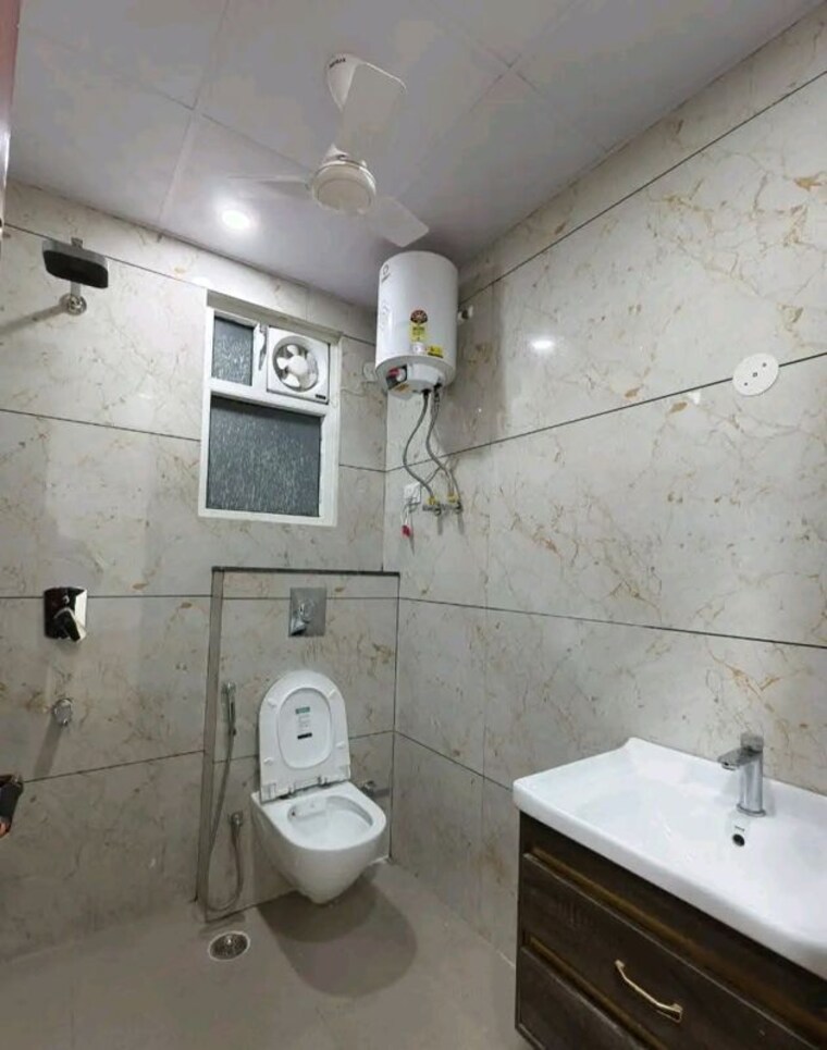 Bathroom, chattarpur 3 Bedroom 1240 Sq.Ft. Builder Floor In Chattarpur Delhi 9863523
