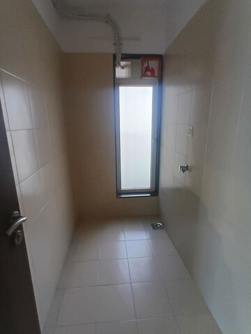 Room in 3 BHK Apartment at Sheth Avalon, Laxmi Nagar – for Rent