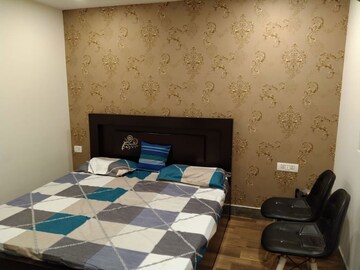Team Area in 1 BHK Apartment at Defence Colony – for Rent