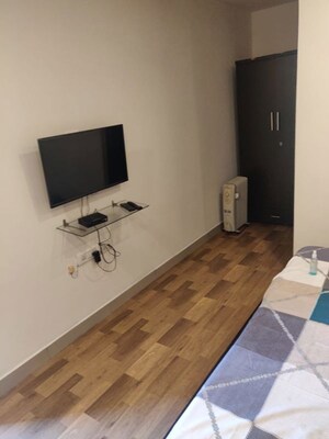 Furnished Amenities in 1 BHK Apartment at Defence Colony – for Rent