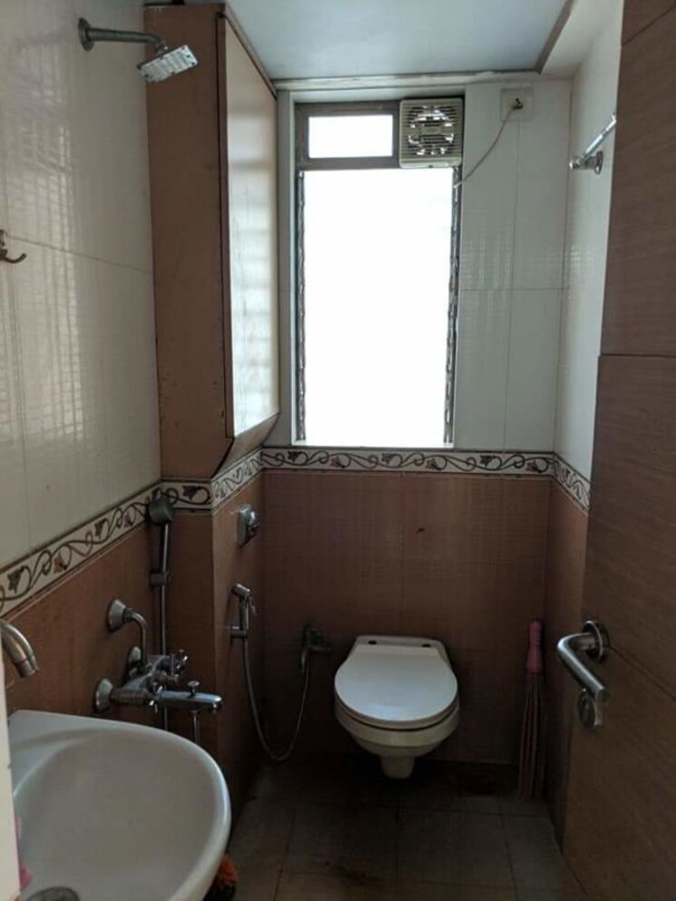 Bathroom, riddhi-tower 3 Bedroom 780 Sq.Ft. Apartment In Malad East Mumbai 9863390