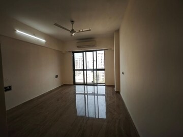 Room in 4 BHK Apartment at Shankar Vilas CHS, Chembur – for Rent