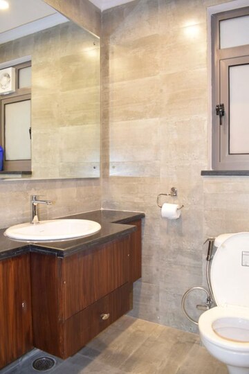 Bathroom in 1 BHK Builder Floor at South Extension ii – for Rent