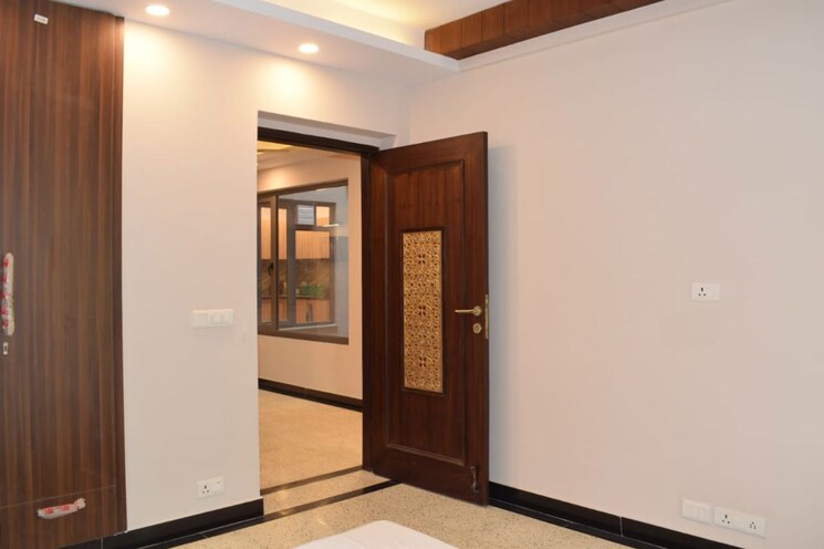 Room, south extension ii 1 Bedroom 500 Sq.Ft. Builder Floor In South Extension ii Delhi 9863568