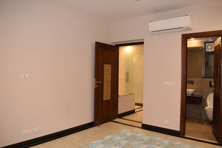 Room, south extension ii 1 Bedroom 500 Sq.Ft. Builder Floor In South Extension ii Delhi 9863568