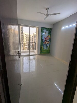 Room in 2 BHK Apartment at Antriksh Golf View, Sector 78 – for Rent