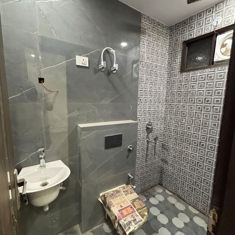 Bathroom, shubham-chs-andheri-west 2 Bedroom 752 Sq.Ft. Apartment In Andheri West Mumbai 9863590