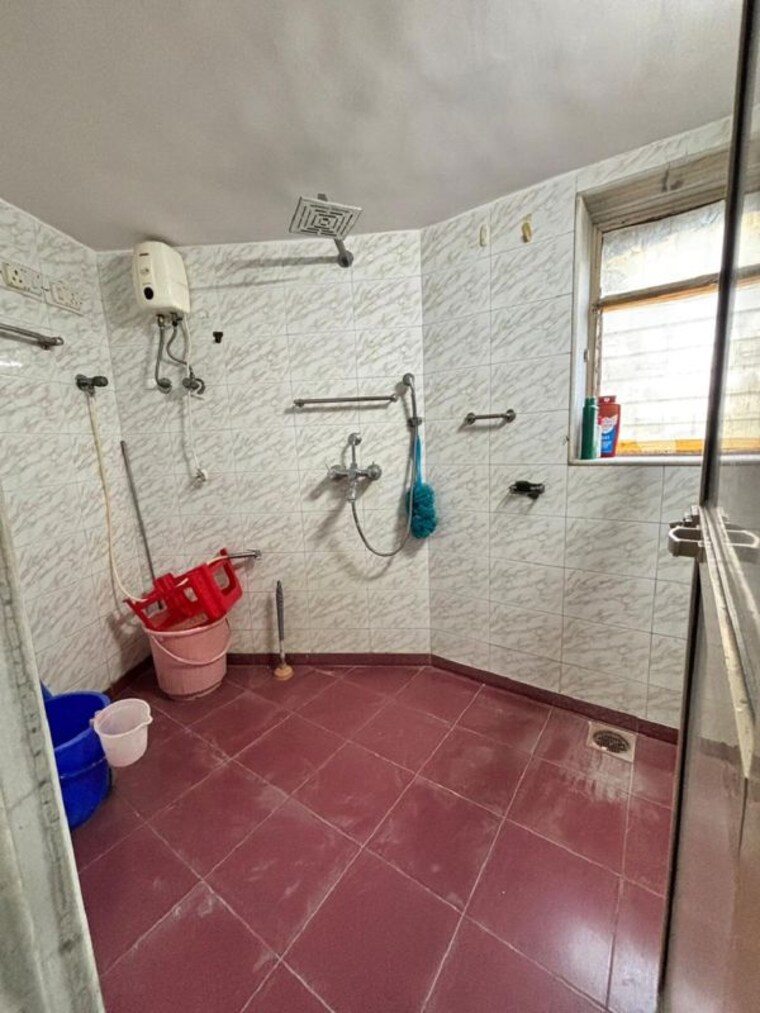Bathroom, bandra west 1 Bedroom 500 Sq.Ft. Apartment In Bandra West Mumbai 9863588