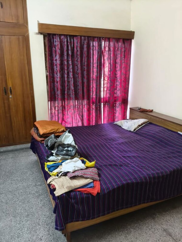 Bedroom, vasant kunj 3 Bedroom 1400 Sq.Ft. Apartment In Vasant Kunj Delhi 9863603